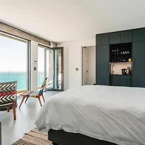 Villa Beyond Misty Cliffs, Scarborough
